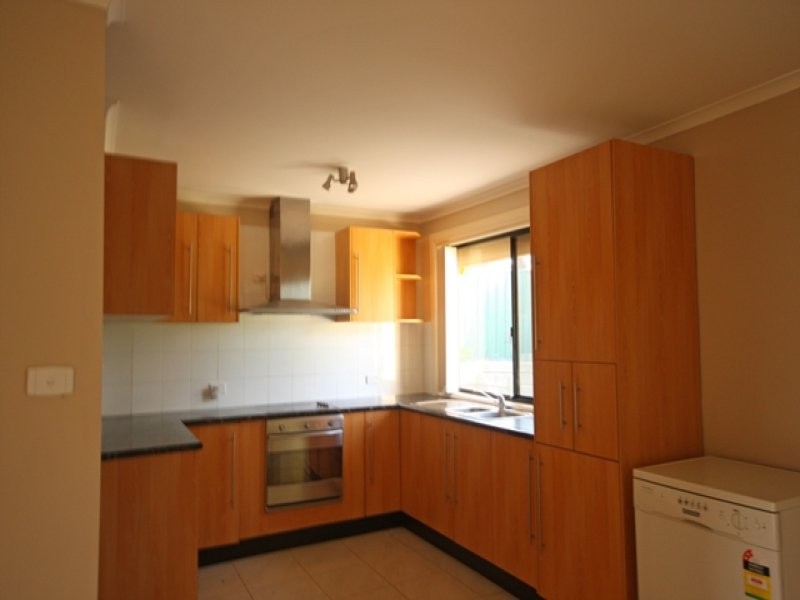 8 Dargie Place, EAGLE VALE, NSW 2558