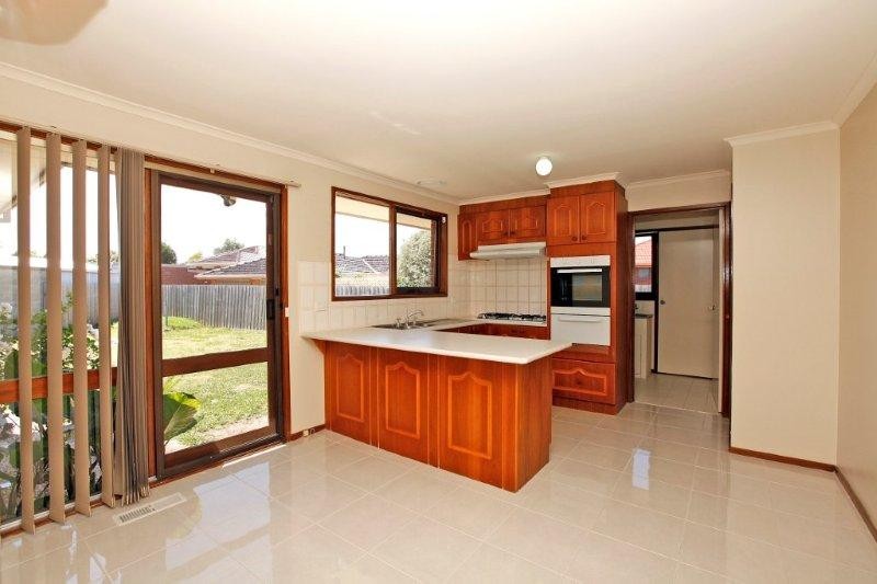 4 Laver Court, MILL PARK, VIC 3082