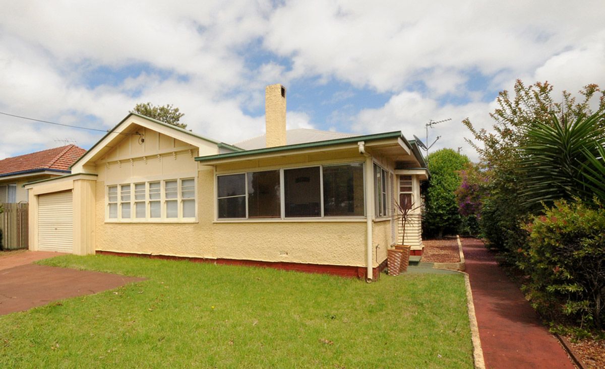 271 West Street, HARRISTOWN QLD 4350