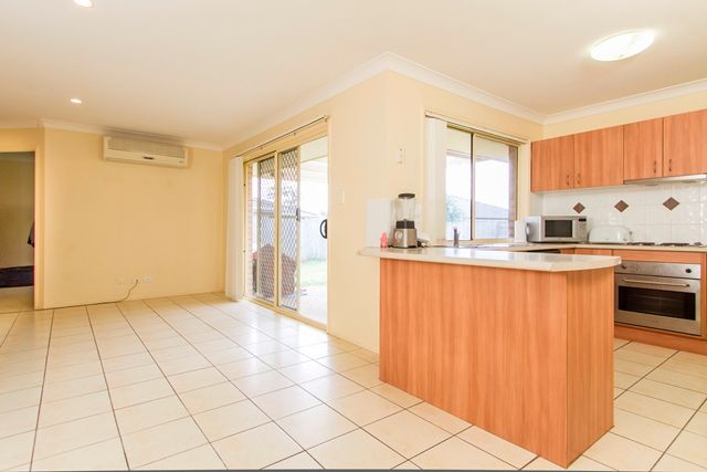 12 Freesia Court, ORMEAU, QLD 4208
