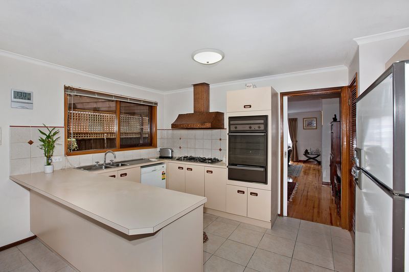 20 Veronica Crescent, MILL PARK, VIC 3082