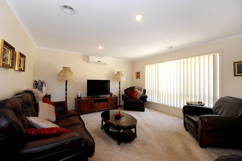 2/10 Francis Crescent, FERNTREE GULLY, VIC 3156