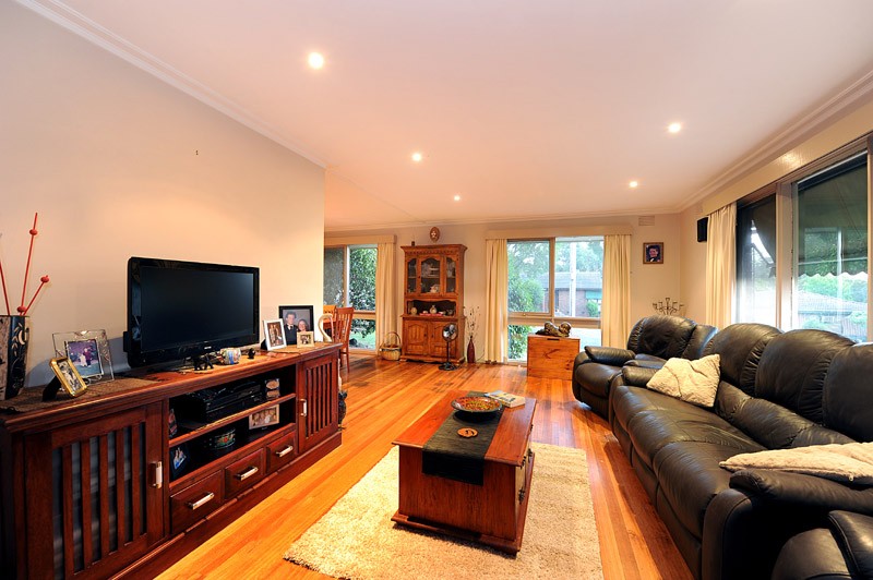 16 Hillcrest Avenue, FERNTREE GULLY, VIC 3156
