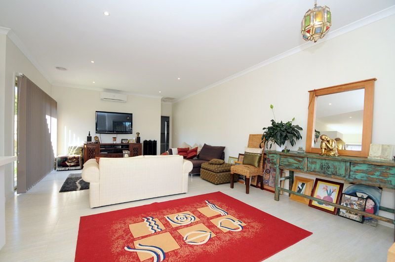 2/265 Dandelion Drive, ROWVILLE, VIC 3178