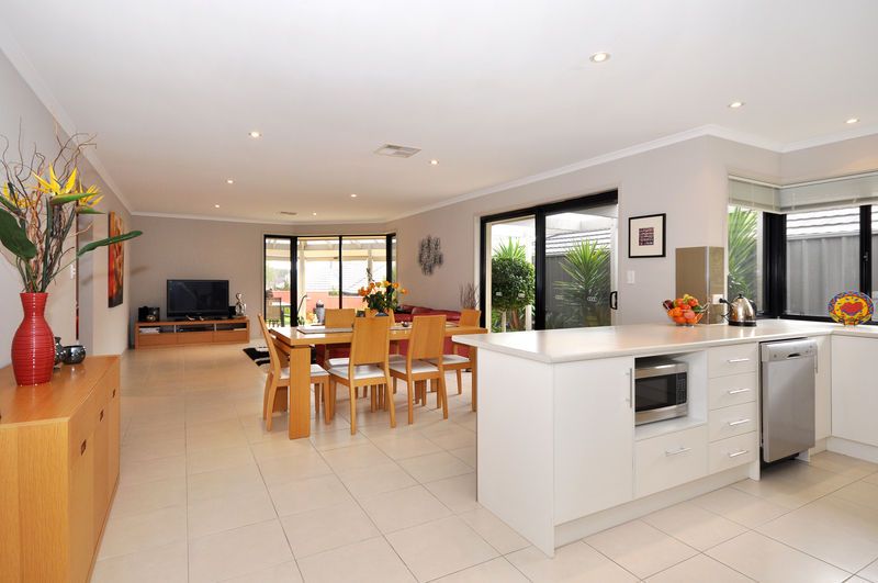 19 Acacia Grove, FLAGSTAFF HILL, SA 5159