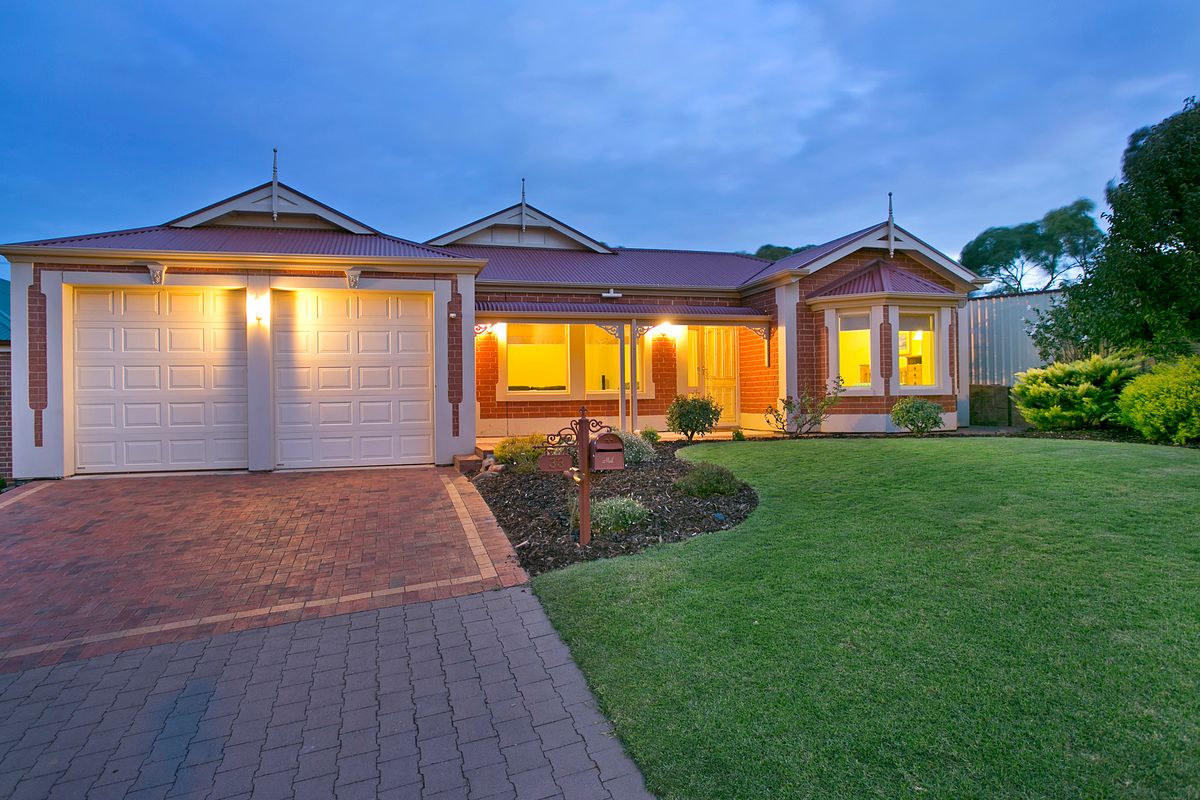 33 Parkway Avenue, WALKLEY HEIGHTS SA 5098