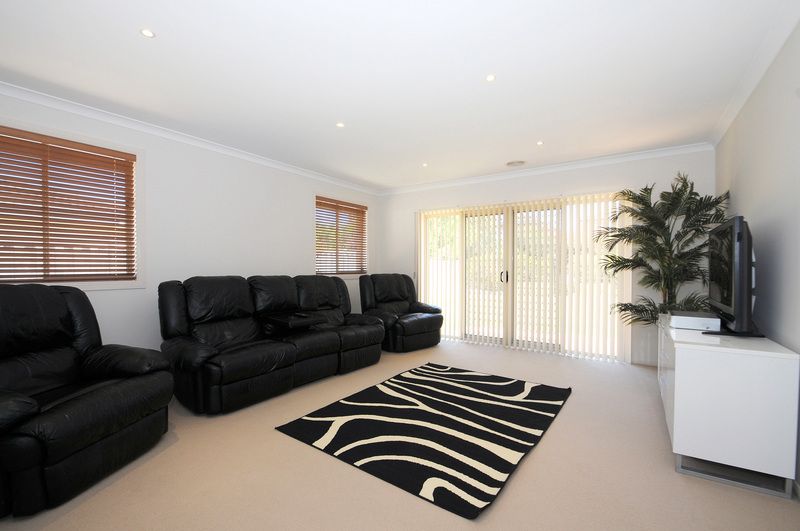 76 Sandhurst Boulevard, SANDHURST, VIC 3977