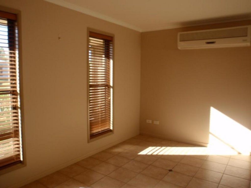 2/5 Brokenwood Street, EMERALD, QLD 4720