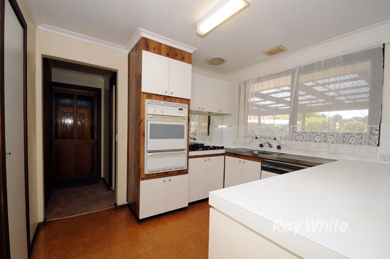 4 Duntroon Drive, WANTIRNA, VIC 3152