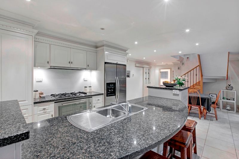 7 Obar Crescent, SOUTH MORANG, VIC 3752