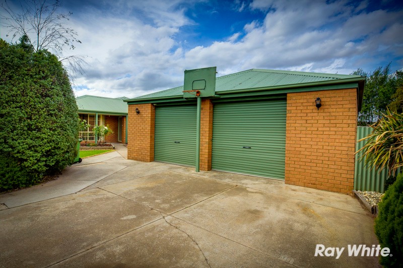3 Falcon Place, PAKENHAM, VIC 3810