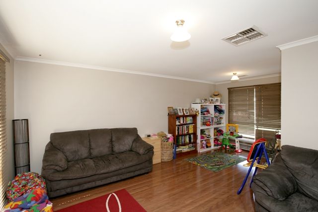 16 Ilex Street, LAKE ALBERT, NSW 2650