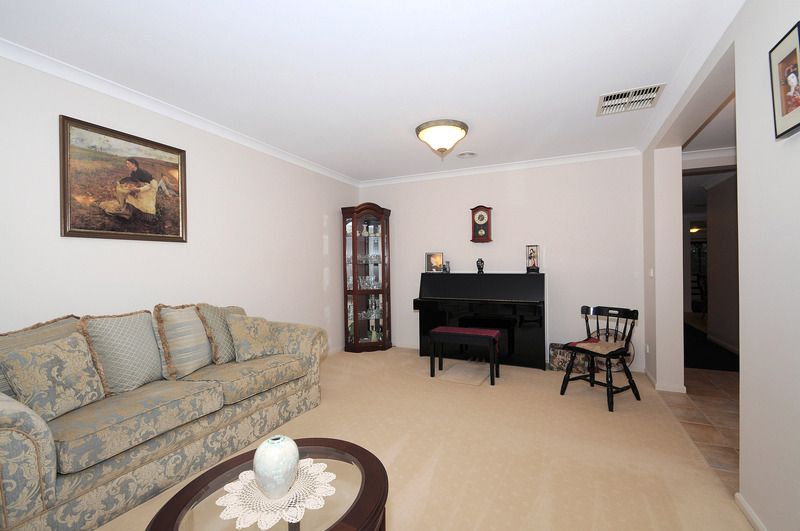 12 Ratcliffe Way, LYNBROOK, VIC 3975