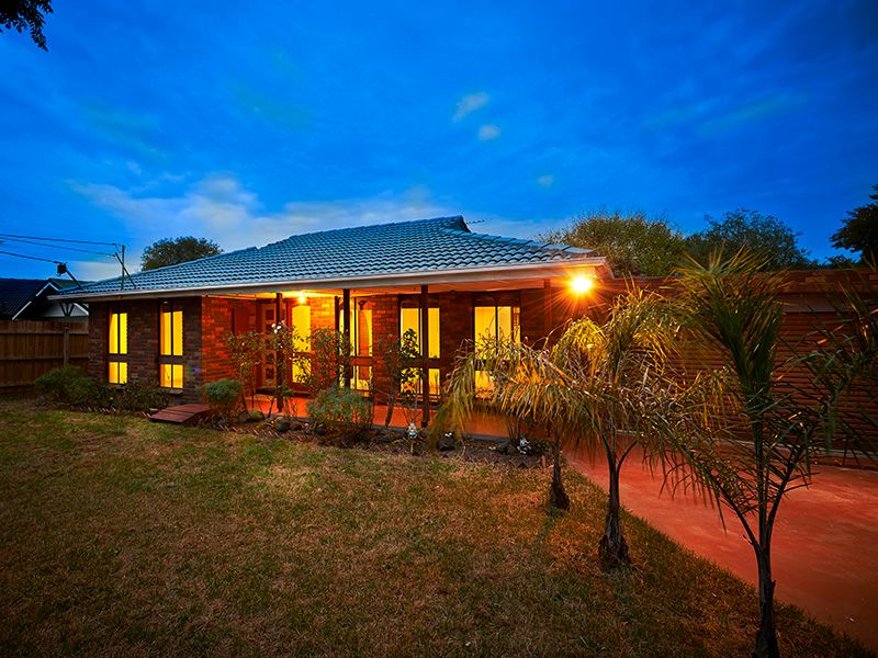 9 Johnson Drive, FERNTREE GULLY VIC 3156