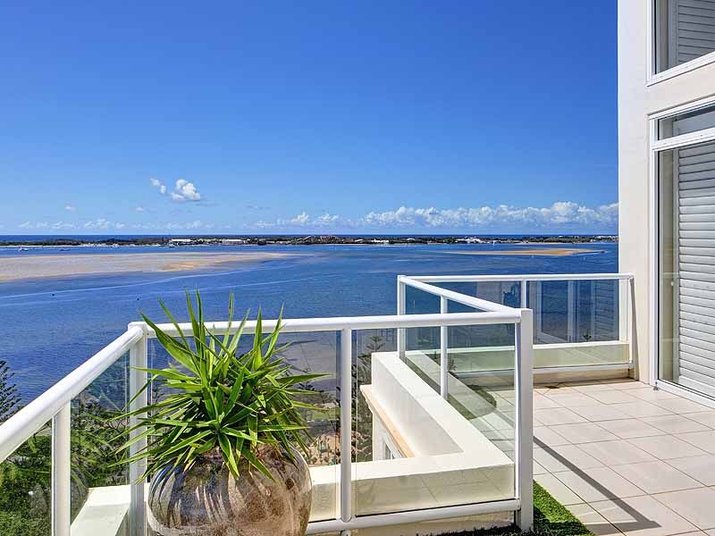 212 Marine Parade, LABRADOR QLD 4215