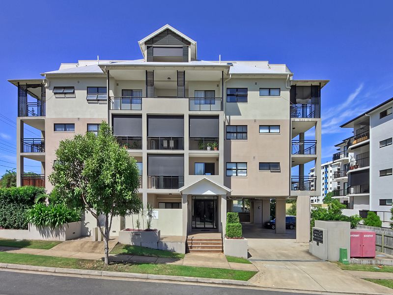 5 Rock Street, Scarborough QLD 4020
