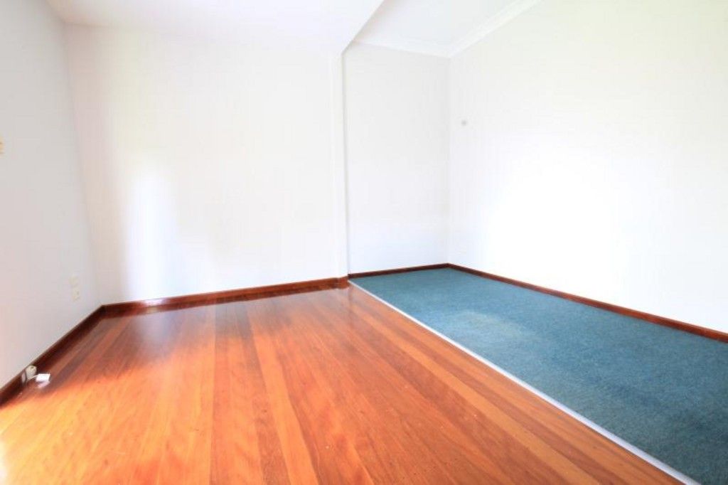 HOLLAND PARK, QLD 4121