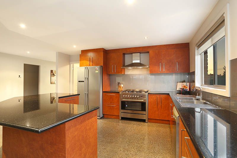 16 Highbury Drive, HILLSIDE, VIC 3037