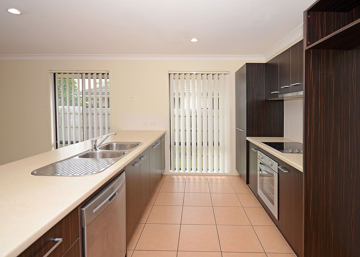 16 Golden Grove Court, ELI WATERS, QLD 4655