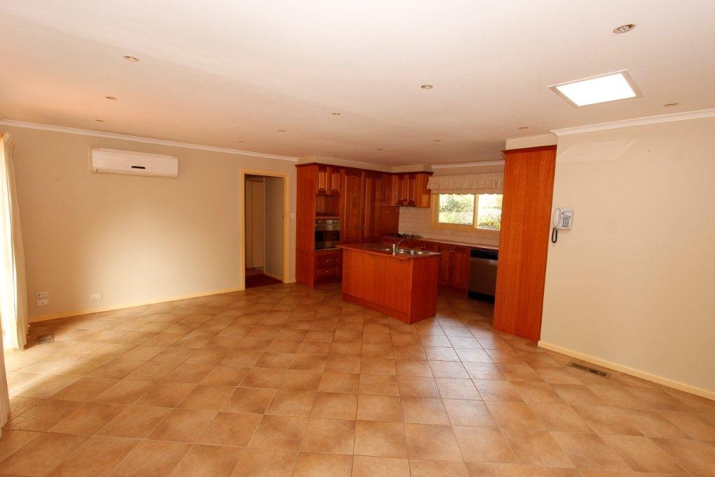 9 Grosvenor Drive, HIGHTON, VIC 3216