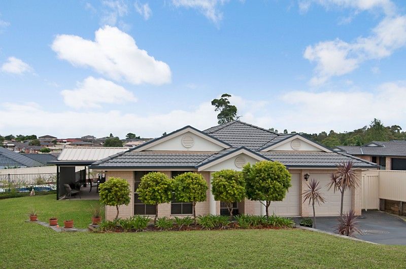 13 Peregrine Close, ABERGLASSLYN NSW 2320