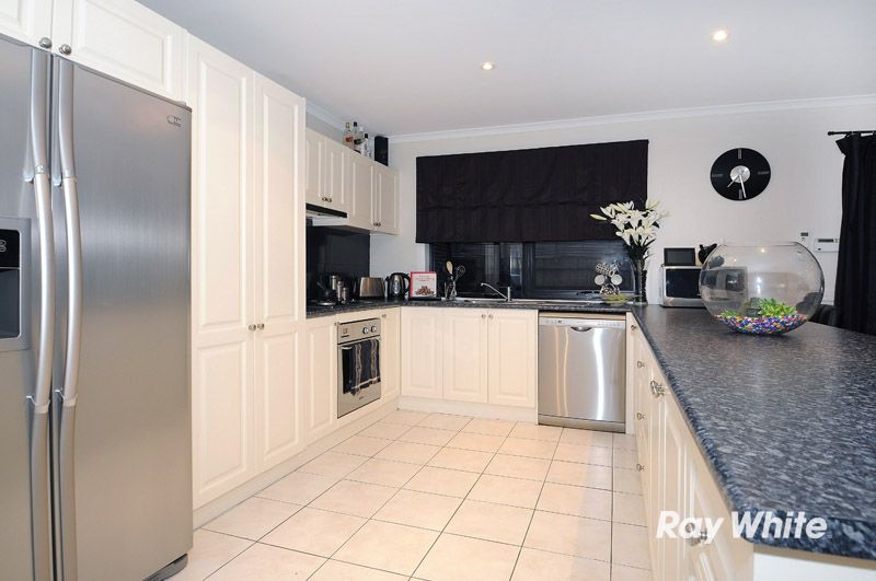 16 Greenbriar Way, CRANBOURNE WEST, VIC 3977