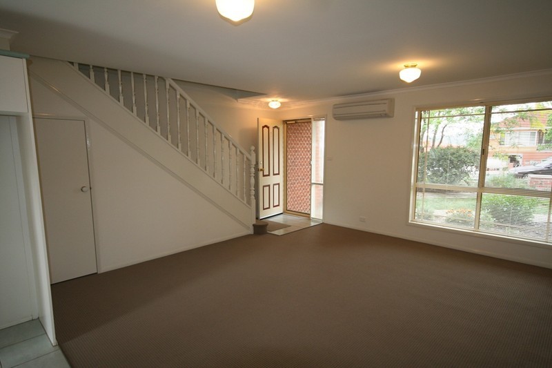 2/5-9 Federal Aveune, QUEANBEYAN, NSW 2620