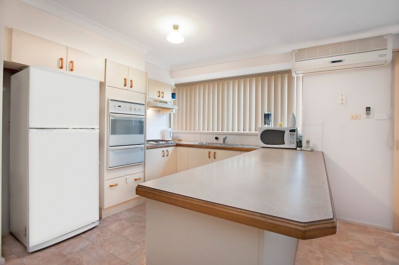 4 Jacaranda Close, ABERGLASSLYN, NSW 2320