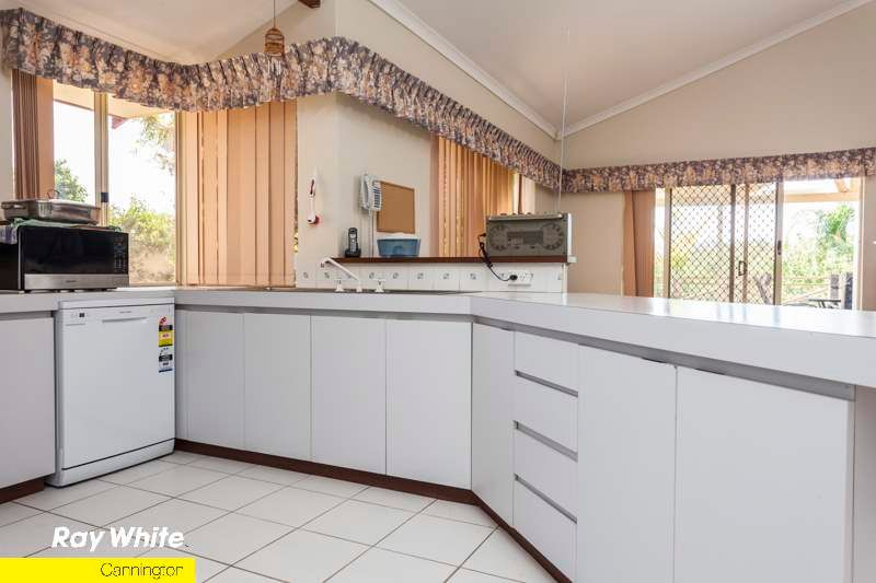 14 Taronga Drive, KELMSCOTT, WA 6111