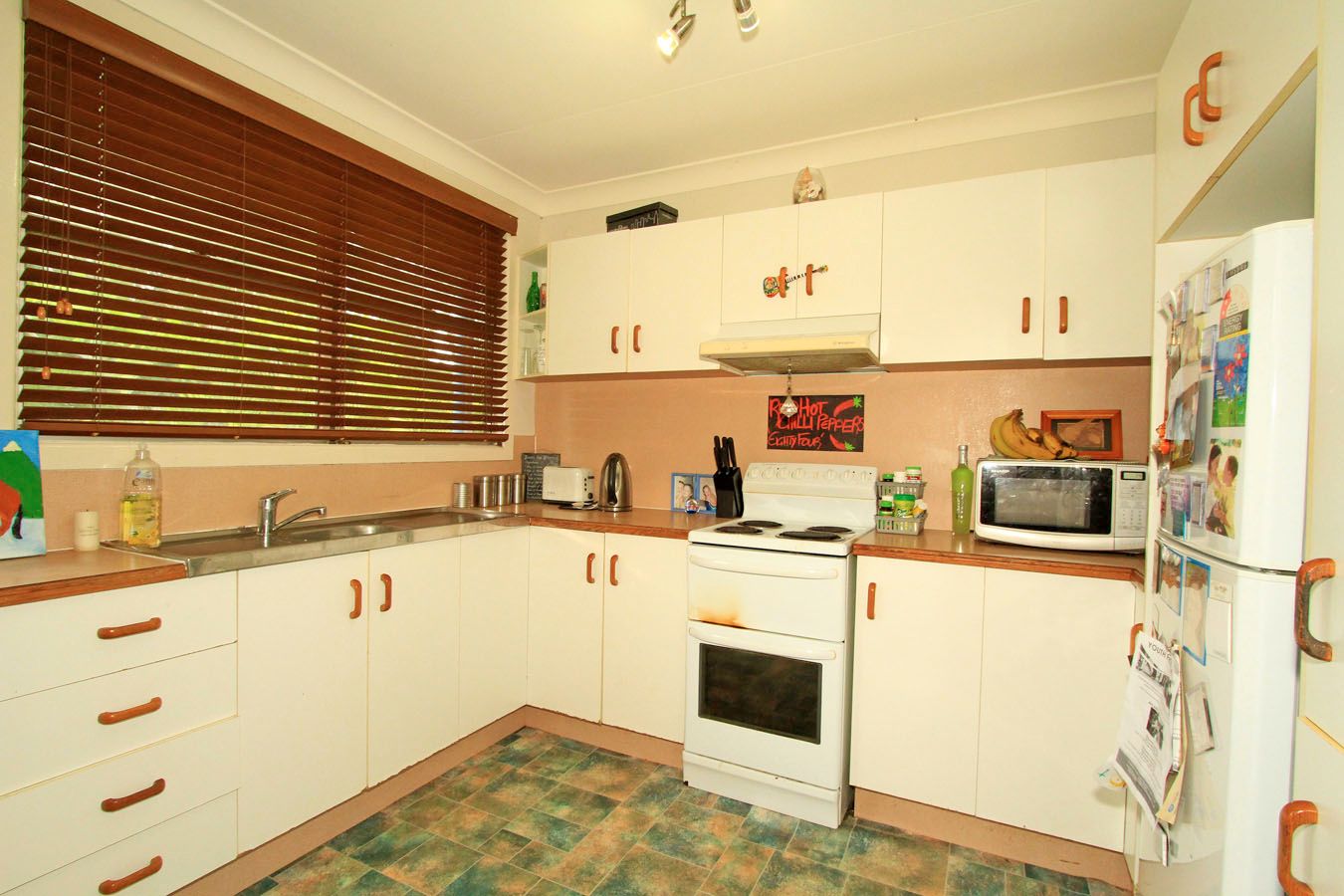 18 Cathne Street, COOEE BAY, QLD 4703