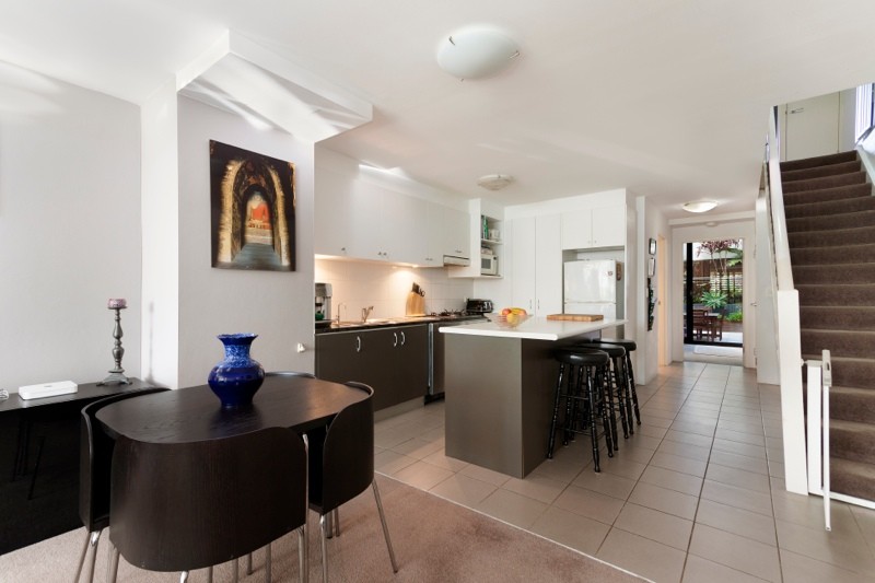 ERSKINEVILLE, NSW 2043