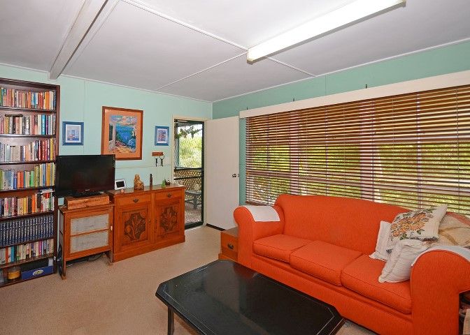 19 Ocean Street, TORQUAY, QLD 4655