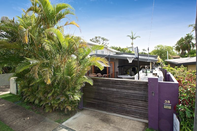 38 Sydney Street, LABRADOR, QLD 4215
