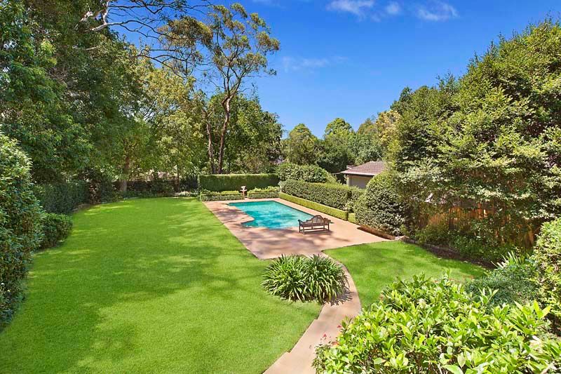 2 Gladstone Avenue, WARRAWEE NSW 2074