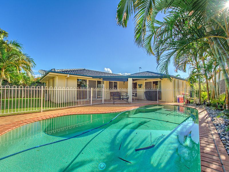12 Gardendale Crescent, BURLEIGH WATERS, QLD 4220