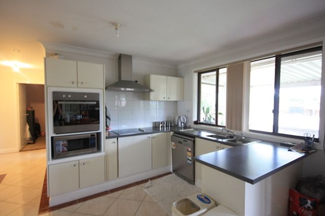44 Emerald Drive, EAGLE VALE, NSW 2558