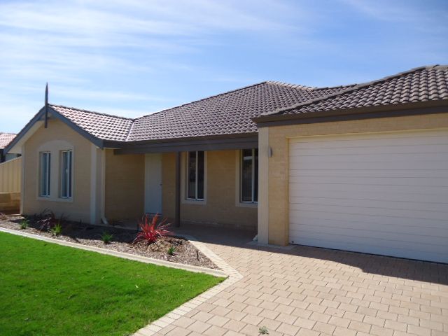13 Wildwave Bend, WANDINA, WA 6530