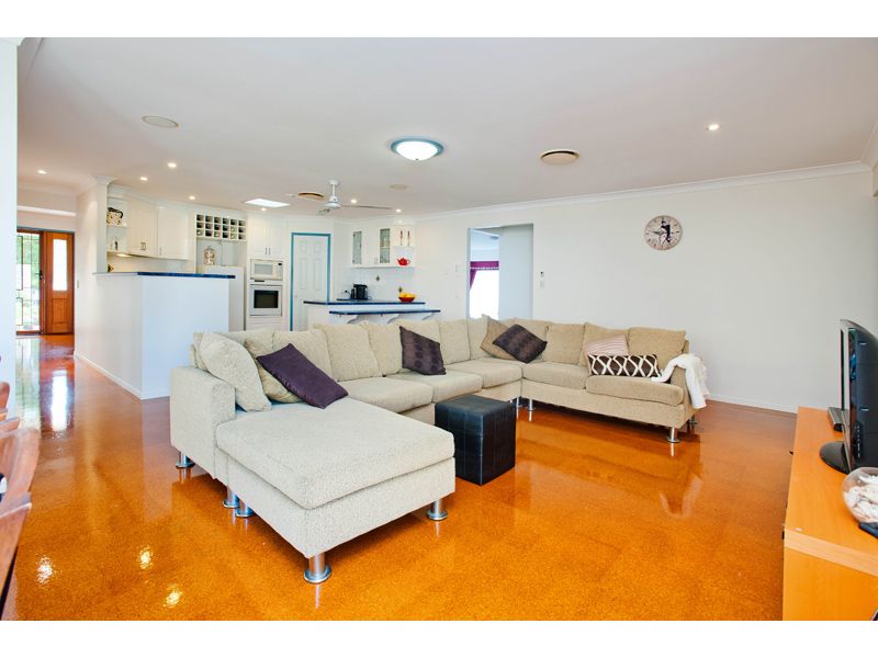 2 Lonsdale Place, WISHART, QLD 4122
