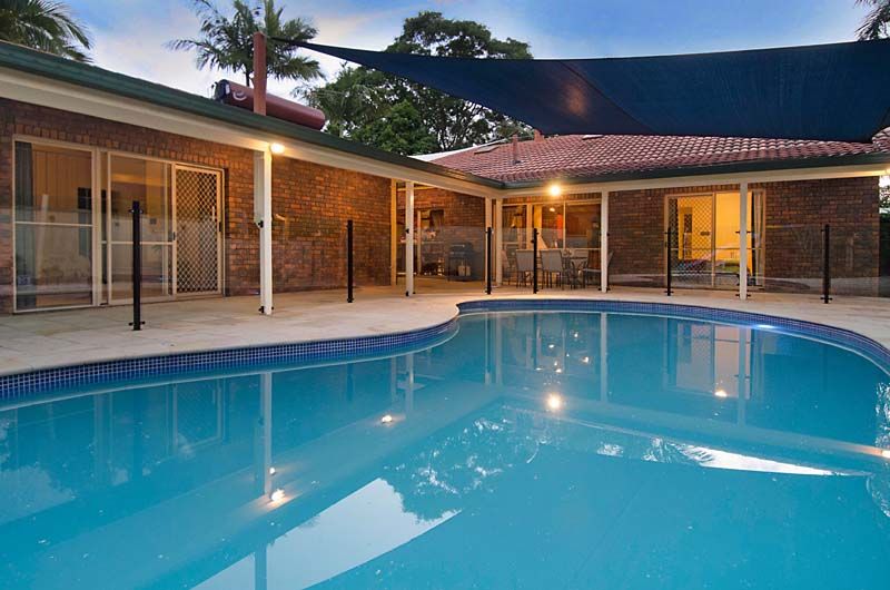25 Lynell Street, HAMILTON QLD 4007
