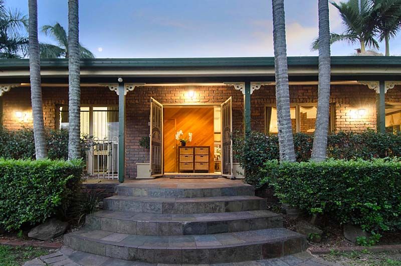 25 Lynell Street, HAMILTON, QLD 4007