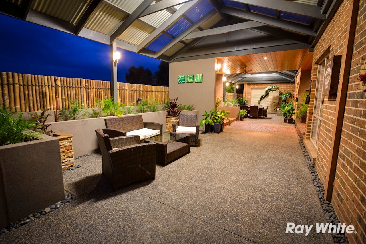 19 Pioneers Crescent, PAKENHAM VIC 3810