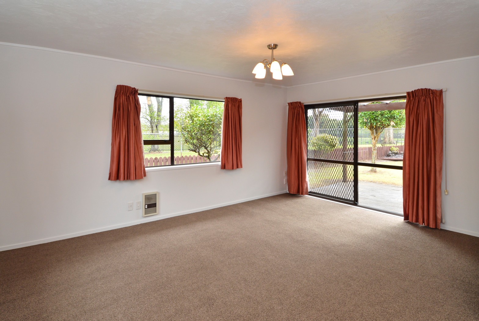 2/10 Pukeko Place, PAPATOETOE, Manukau City