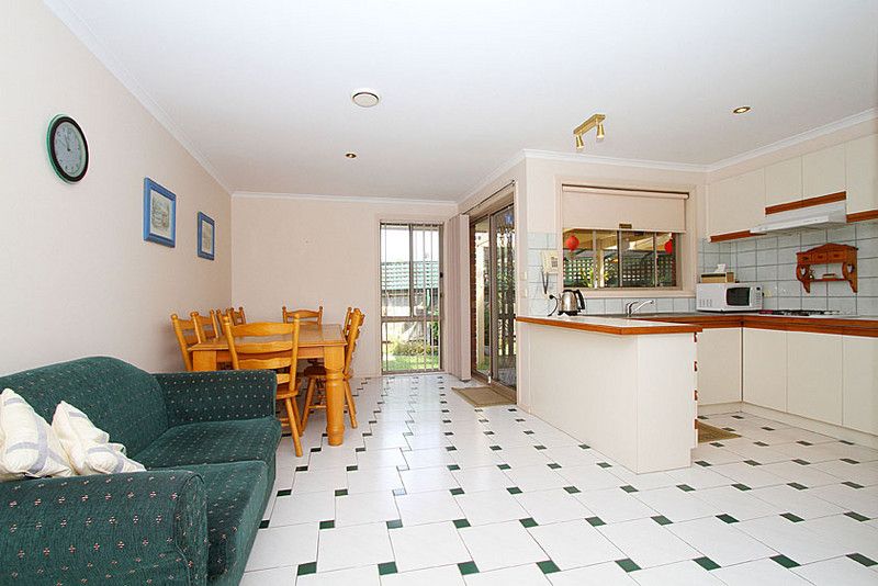 2/7 Bradley Drive, MILL PARK, VIC 3082