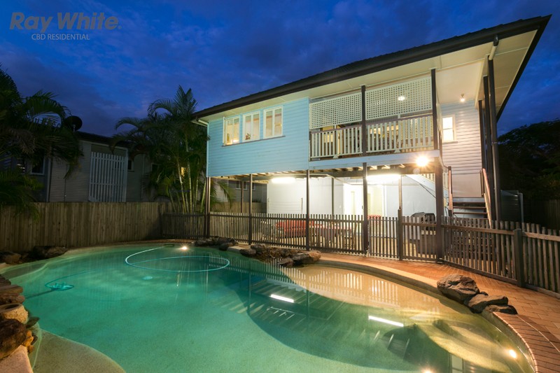 35 Newcastle Street, FAIRFIELD, QLD 4103