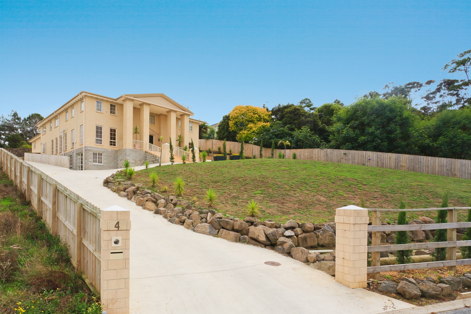 4 Albertine Place, ALBANY, North Shore City