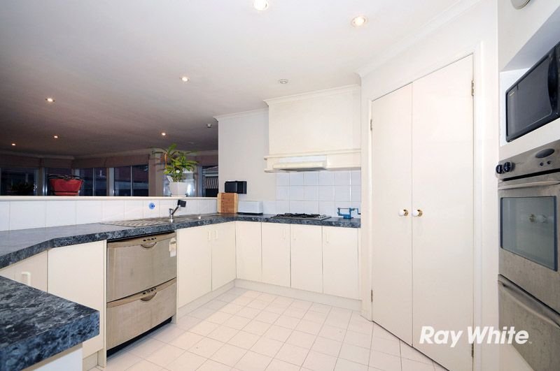 4 Burgan Court, CRANBOURNE WEST, VIC 3977