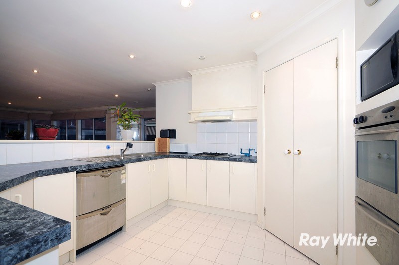 4 Burgan Court, CRANBOURNE WEST, VIC 3977
