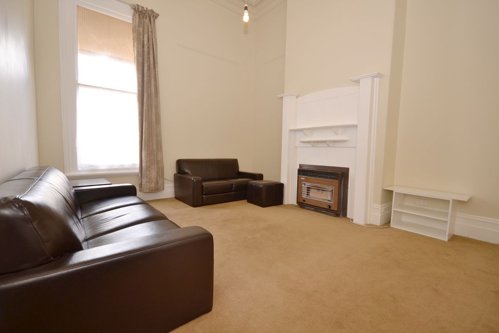 2/14 Clarendon Street, SOLDIERS HILL, VIC 3350