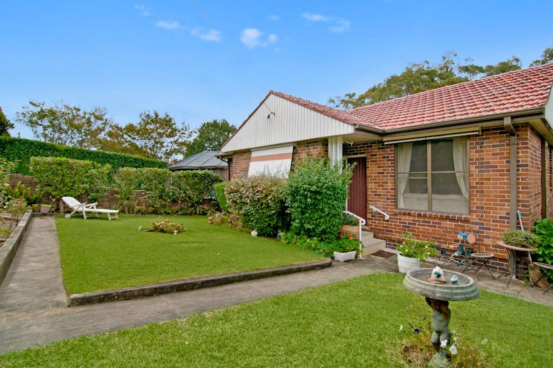 5 Windeyer Avenue, GLADESVILLE NSW 2111