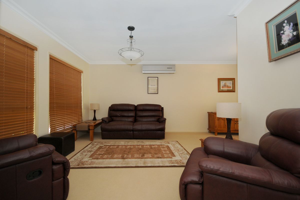 8 Osprey Court, RANGEVILLE, QLD 4350